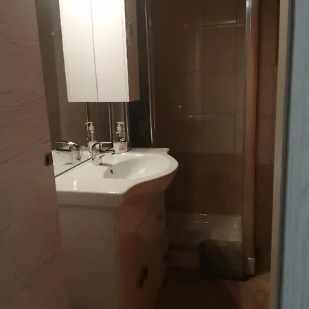 Appartamento Nuovo Condiviso Vicino Al Centro 公寓
