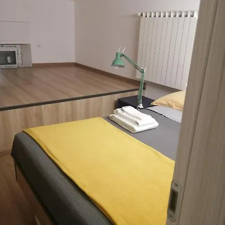 Appartamento Nuovo Condiviso Vicino Al Centro 公寓 *
